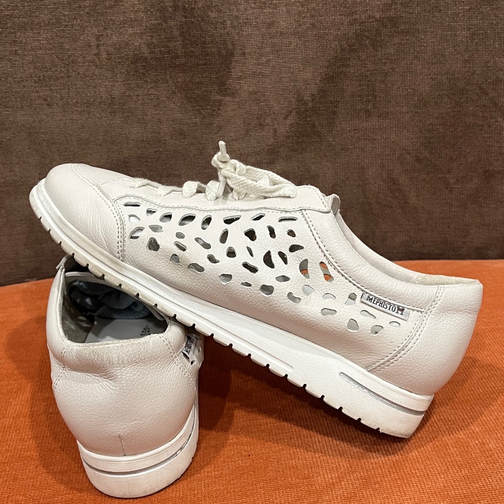 Mephisto Air- Relax Genuine Leather Laser Cut out Off White/Grey Sneakers 7 US